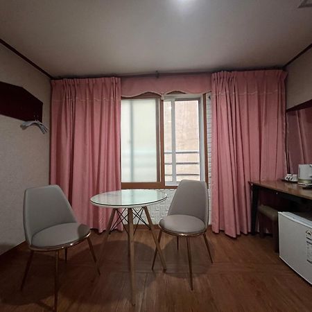 Oreum Motel Чеджу Екстериор снимка
