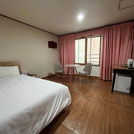 Oreum Motel Чеджу Екстериор снимка