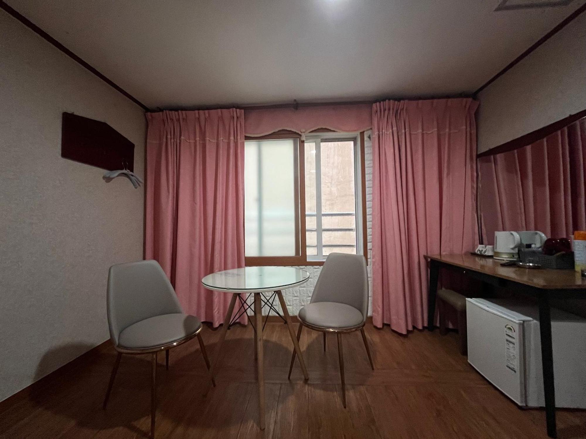 Oreum Motel Чеджу Екстериор снимка