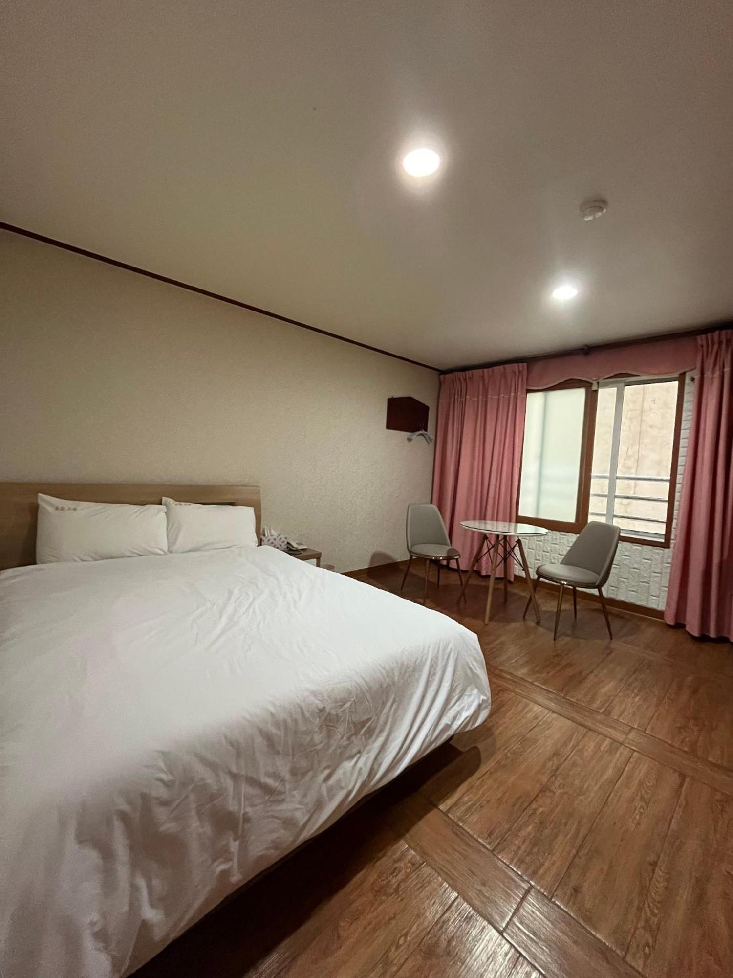 Oreum Motel Чеджу Екстериор снимка