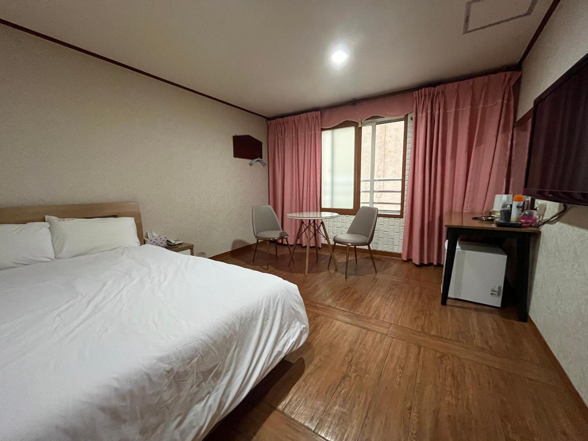 Oreum Motel Чеджу Екстериор снимка