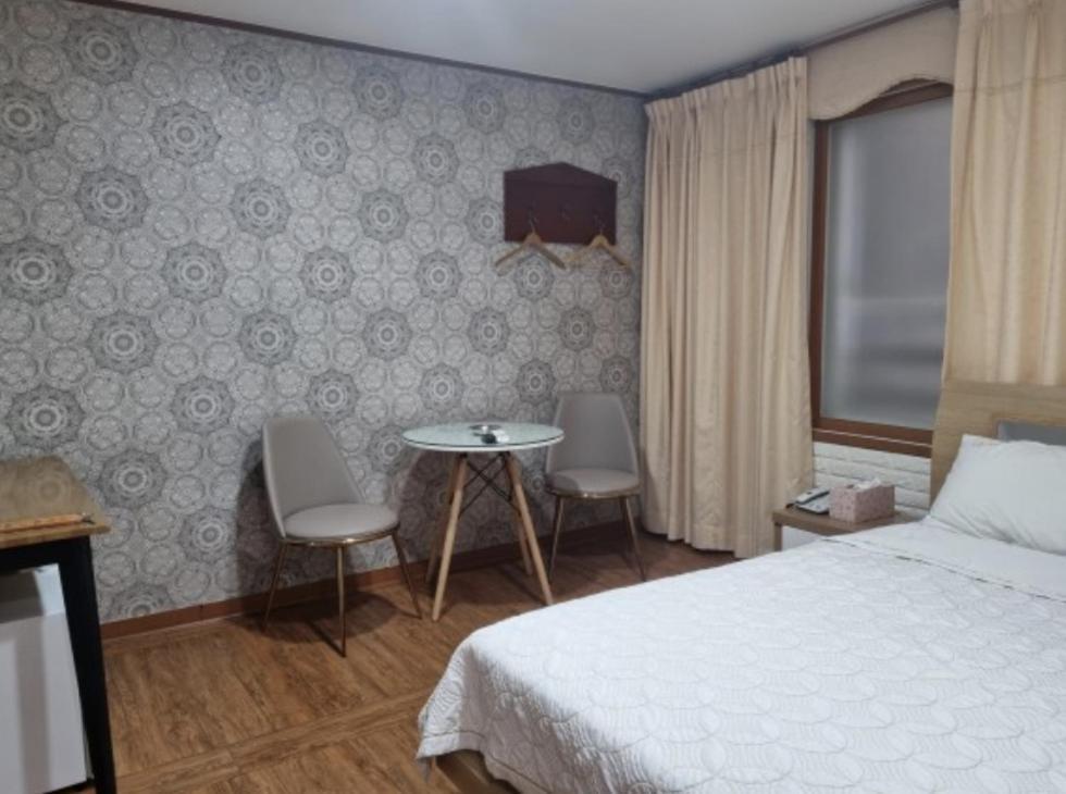 Oreum Motel Чеджу Екстериор снимка